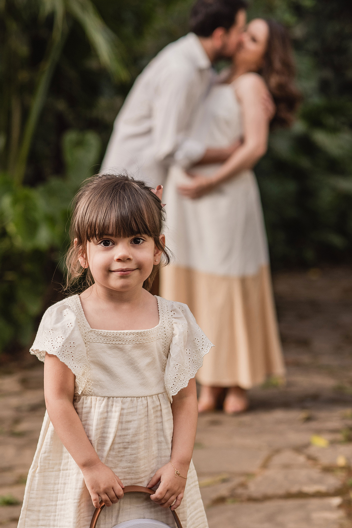 ensaio gestante Tiradentes MG, fotos de grávida em Tiradentes, Pousada Ponte Real, cidades históricas de Minas Gerais, ensaio gestante em família, fotos de família, foto mãe e filha, ensaio amamentação, Estúdio Marie, book gestante ao ar livre, fotógrafa 