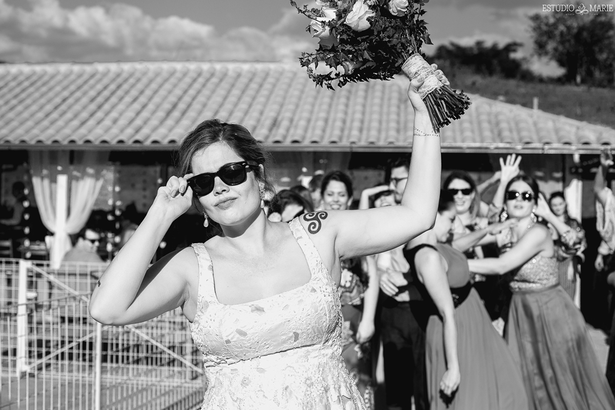 mini wedding casamento durante o dia casamento ao ar livre maria leopoldina salão requinte festas henrique ribas fotografia de casamento minas gerais filme wedding movie dia da noiva bruna bittar atelie boho decoração candy colors