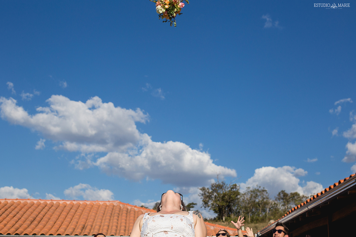 mini wedding casamento durante o dia casamento ao ar livre maria leopoldina salão requinte festas henrique ribas fotografia de casamento minas gerais filme wedding movie dia da noiva bruna bittar atelie boho decoração candy colors