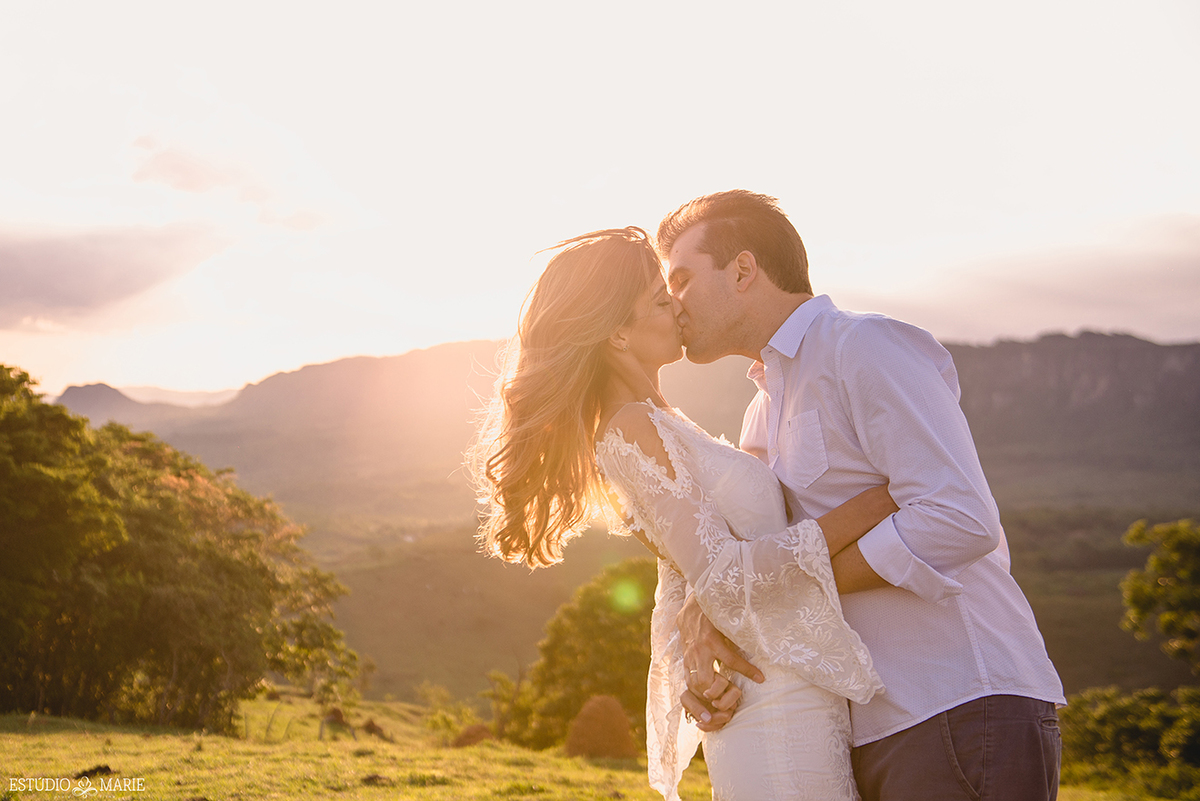 ensaio de namoro pré casamento pré wedding pousada brisa da serra tiradentes mg trash the dress casamento externo por do sol entardecer centro historico tiradentes