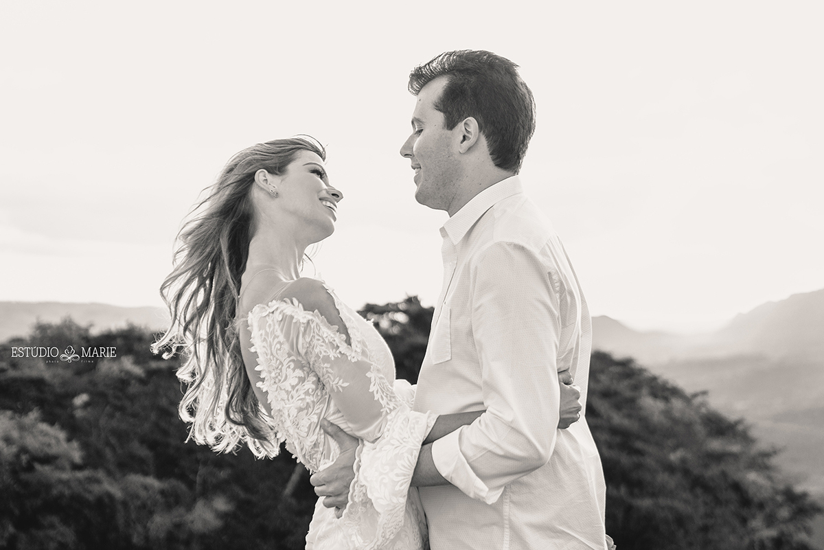 ensaio de namoro pré casamento pré wedding pousada brisa da serra tiradentes mg trash the dress casamento externo por do sol entardecer centro historico tiradentes