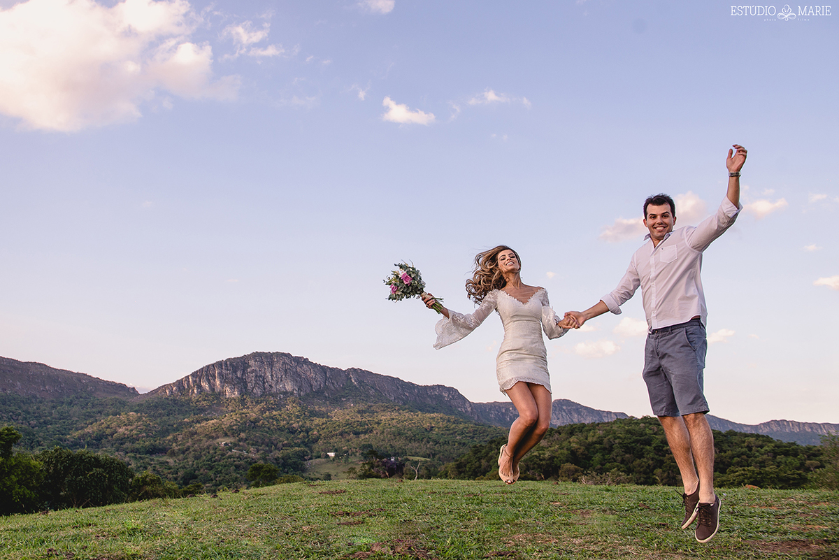 ensaio de namoro pré casamento pré wedding pousada brisa da serra tiradentes mg trash the dress casamento externo por do sol entardecer centro historico tiradentes