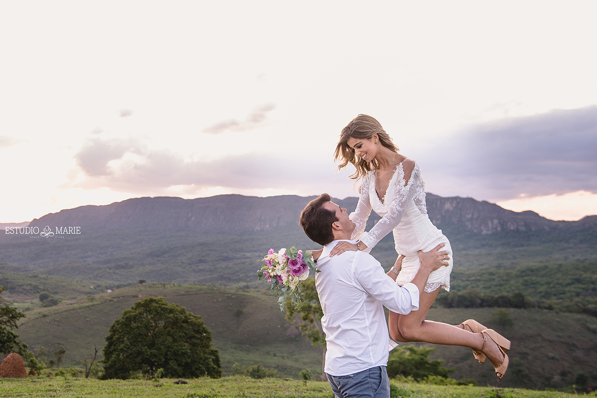 ensaio de namoro pré casamento pré wedding pousada brisa da serra tiradentes mg trash the dress casamento externo por do sol entardecer centro historico tiradentes