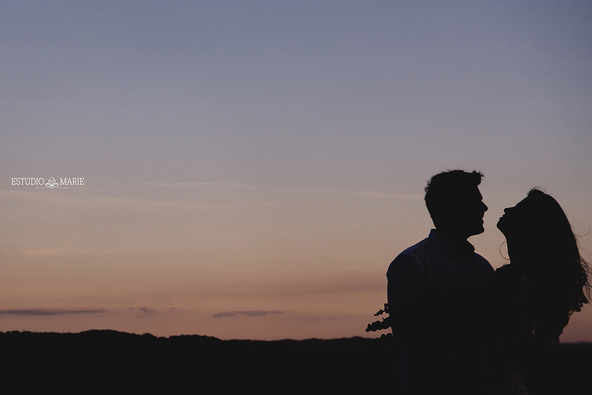ensaio de namoro pré casamento pré wedding pousada brisa da serra tiradentes mg trash the dress casamento externo por do sol entardecer centro historico tiradentes