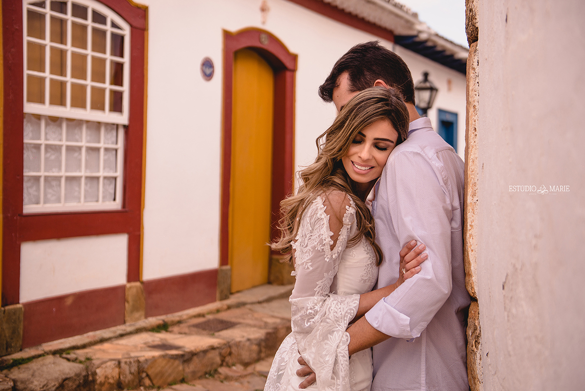 ensaio de namoro pré casamento pré wedding pousada brisa da serra tiradentes mg trash the dress casamento externo por do sol entardecer centro historico tiradentes