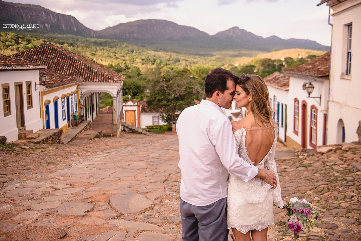 ensaio de namoro pré casamento pré wedding pousada brisa da serra tiradentes mg trash the dress casamento externo por do sol entardecer centro historico tiradentes