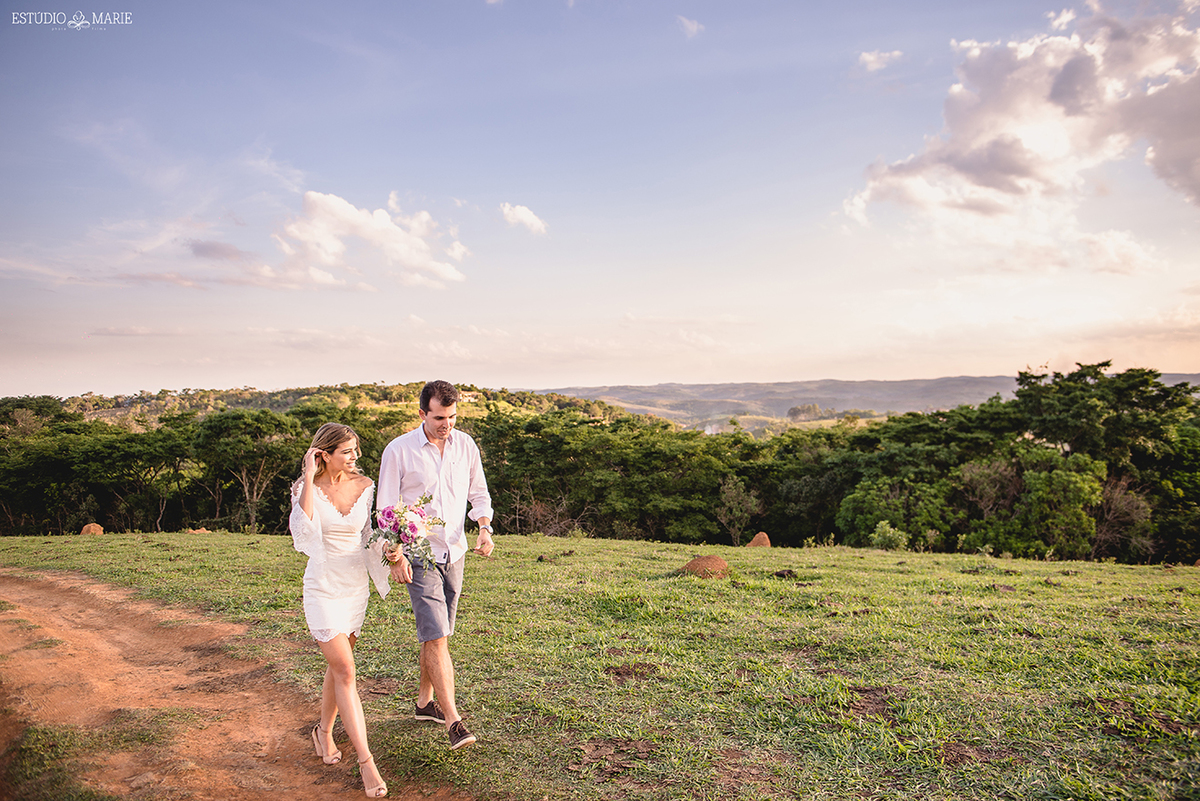 ensaio de namoro pré casamento pré wedding pousada brisa da serra tiradentes mg trash the dress casamento externo por do sol entardecer centro historico tiradentes