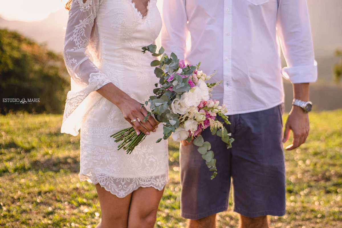 ensaio de namoro pré casamento pré wedding pousada brisa da serra tiradentes mg trash the dress casamento externo por do sol entardecer centro historico tiradentes