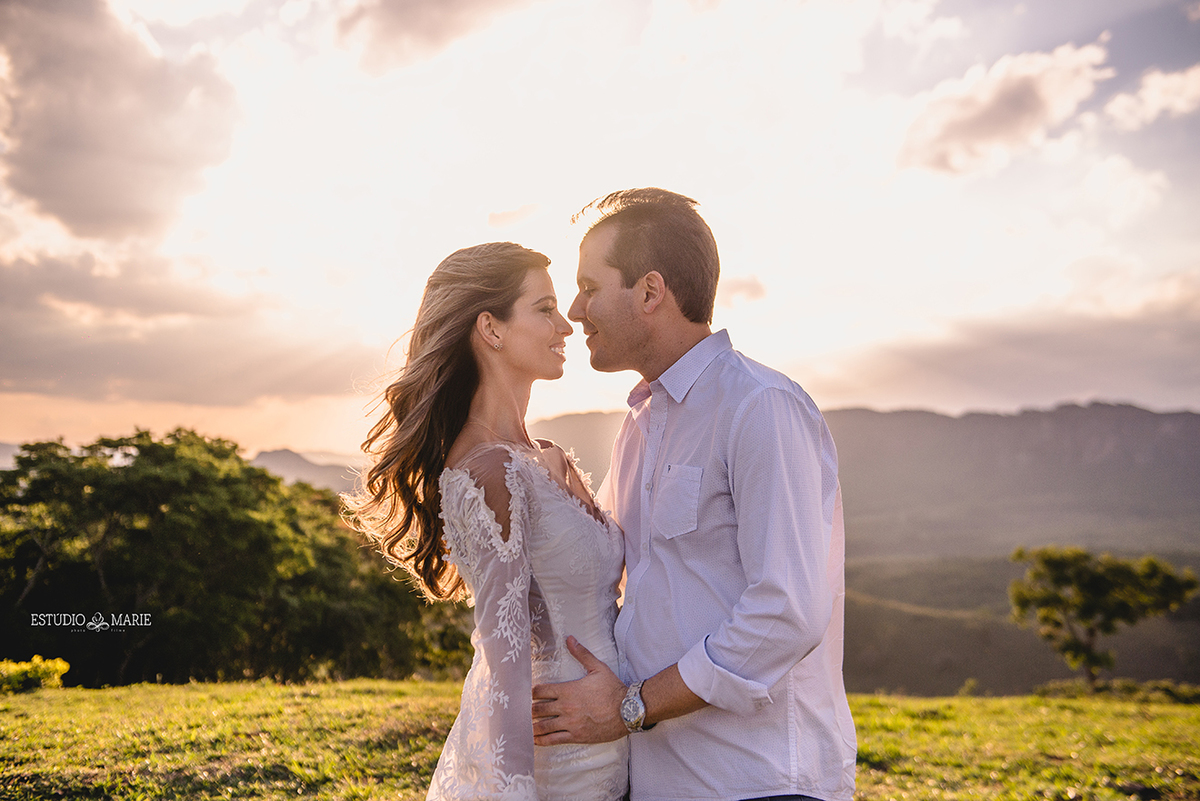 ensaio de namoro pré casamento pré wedding pousada brisa da serra tiradentes mg trash the dress casamento externo por do sol entardecer centro historico tiradentes