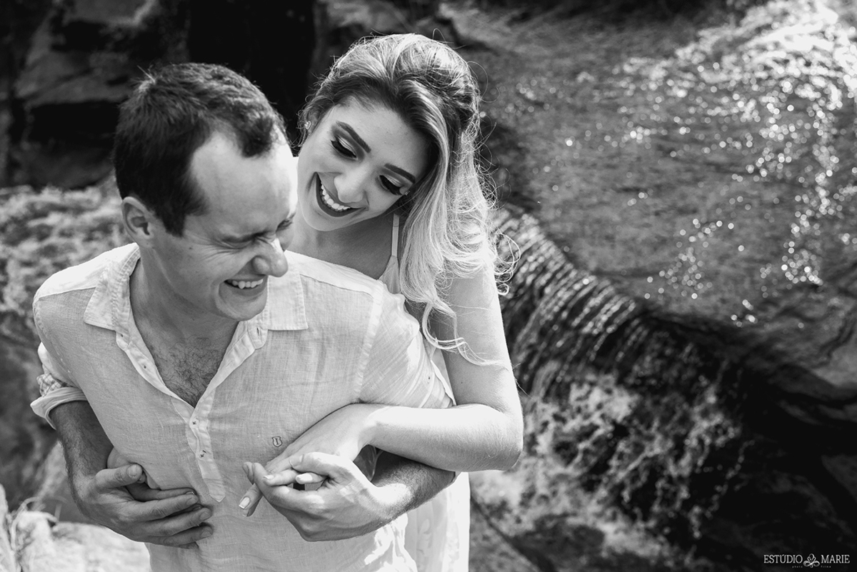 ensaio externo de casal, ensaio fotográfico, trash the dress, pós casamento, estúdio marie foto e filmes, carrancas, cachoeira, fotografia de casamento, filme de casamento, e-session, são joão del rei, fotografando em MG, casando em MG,  debaixo dagua