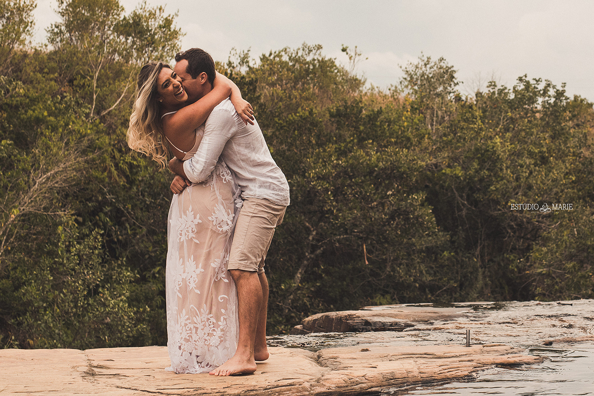 ensaio externo de casal, ensaio fotográfico, trash the dress, pós casamento, estúdio marie foto e filmes, carrancas, cachoeira, fotografia de casamento, filme de casamento, e-session, são joão del rei, fotografando em MG, casando em MG,  debaixo dagua