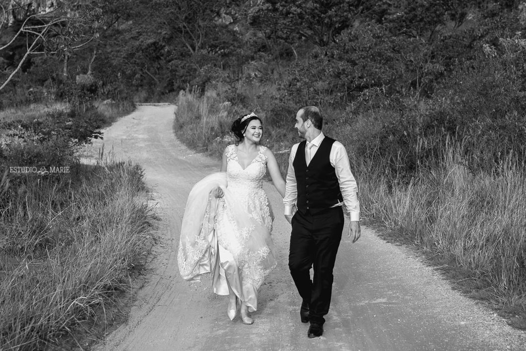 ensaio externo de casal, ensaio fotográfico, trash the dress, pós casamento, estúdio marie foto e filmes, fotografia de casamento, filme de casamento, e-session, são joão del rei, fotografando em MG, casando em MG,  serra do lenheiro