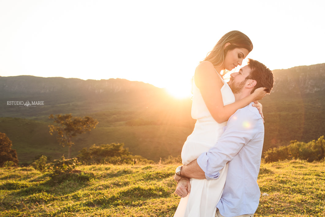 ensaio namoro, pre wedding, ensaio de casal, fotografia externa, ensaio externo, centro historico tiradentes mg, marca mineiras, fotografia de casamento casando em mg, casamento resende costa, save the date estudio marie foto e filmes, serra sao jose