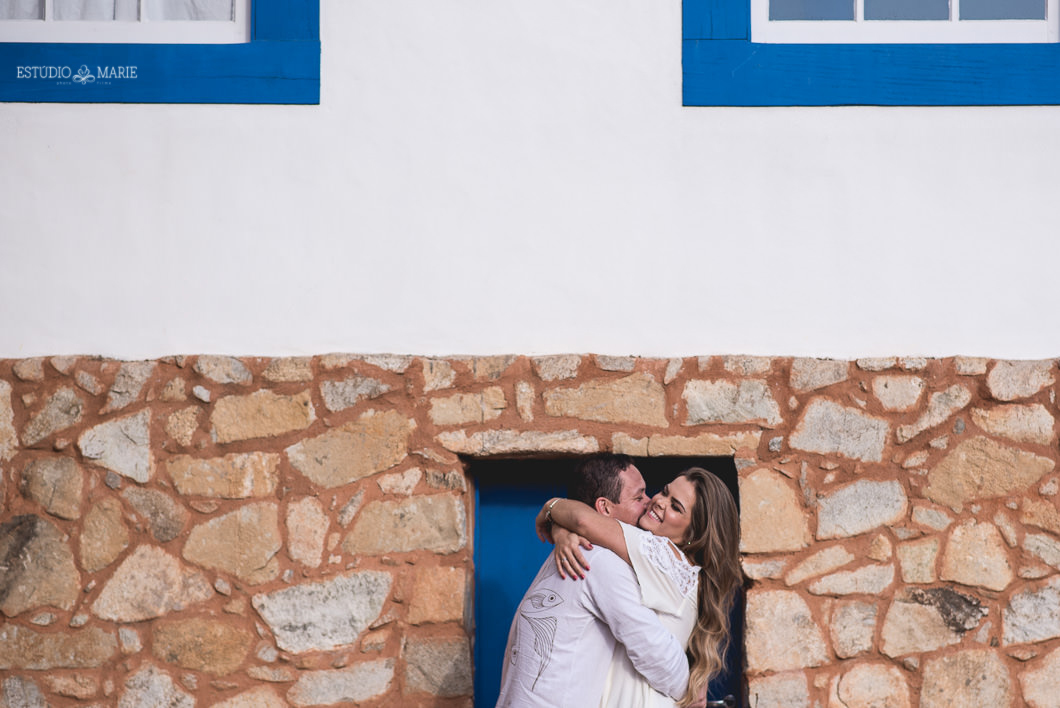 ensaio namoro, pre wedding, ensaio de casal, fotografia externa, ensaio externo, centro historico tiradentes mg, ensaio com moto, fotografia de casamento casando em mg,cchacaria mazuma, save the date estudio marie foto e filmes, bichinho, prados mg