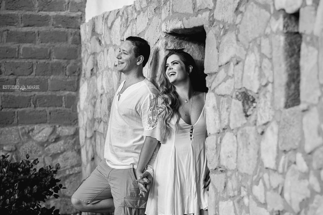 ensaio namoro, pre wedding, ensaio de casal, fotografia externa, ensaio externo, centro historico tiradentes mg, ensaio com moto, fotografia de casamento casando em mg,cchacaria mazuma, save the date estudio marie foto e filmes, bichinho, prados mg