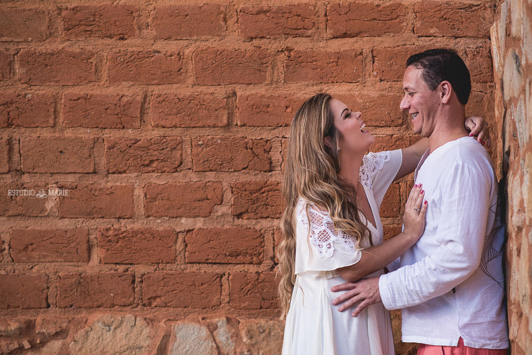 ensaio namoro, pre wedding, ensaio de casal, fotografia externa, ensaio externo, centro historico tiradentes mg, ensaio com moto, fotografia de casamento casando em mg,cchacaria mazuma, save the date estudio marie foto e filmes, bichinho, prados mg