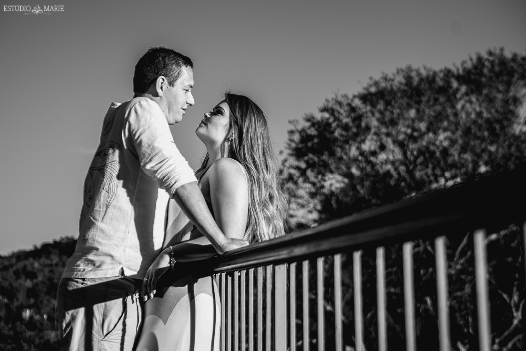 ensaio namoro, pre wedding, ensaio de casal, fotografia externa, ensaio externo, centro historico tiradentes mg, ensaio com moto, fotografia de casamento casando em mg,cchacaria mazuma, save the date estudio marie foto e filmes, bichinho, prados mg