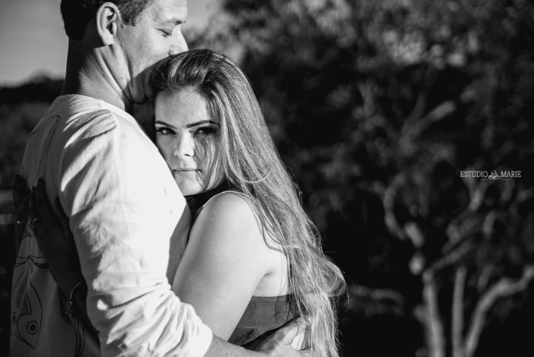 ensaio namoro, pre wedding, ensaio de casal, fotografia externa, ensaio externo, centro historico tiradentes mg, ensaio com moto, fotografia de casamento casando em mg,cchacaria mazuma, save the date estudio marie foto e filmes, bichinho, prados mg