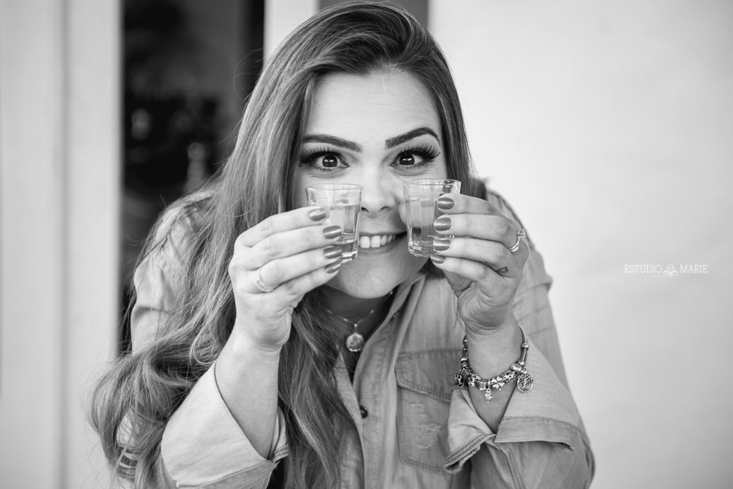 ensaio namoro, pre wedding, ensaio de casal, fotografia externa, ensaio externo, centro historico tiradentes mg, ensaio com moto, fotografia de casamento casando em mg,cchacaria mazuma, save the date estudio marie foto e filmes, bichinho, prados mg