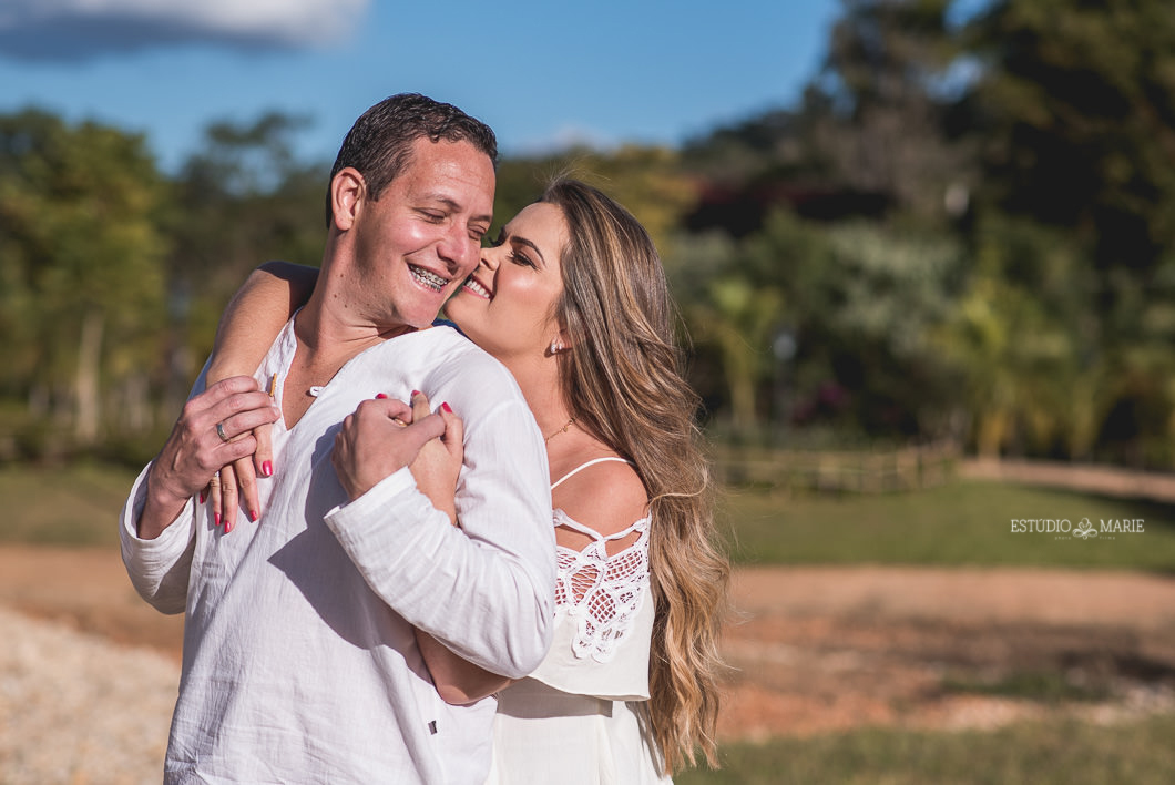 ensaio namoro, pre wedding, ensaio de casal, fotografia externa, ensaio externo, centro historico tiradentes mg, ensaio com moto, fotografia de casamento casando em mg,cchacaria mazuma, save the date estudio marie foto e filmes, bichinho, prados mg