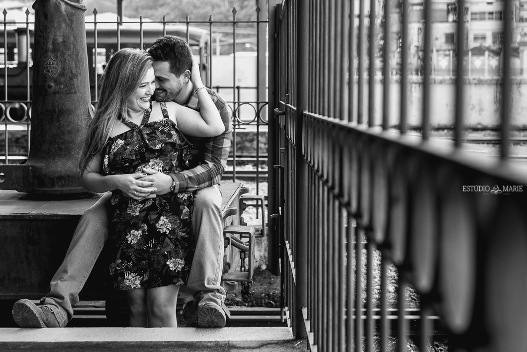 ensaio namoro, pre wedding, ensaio de casal, fotografia externa, ensaio externo, centro historico sao joao del rei mg, fotografia de casamento casando em mg, save the date estudio marie foto e filmes, maria fumaca, ensaio estacao do trem