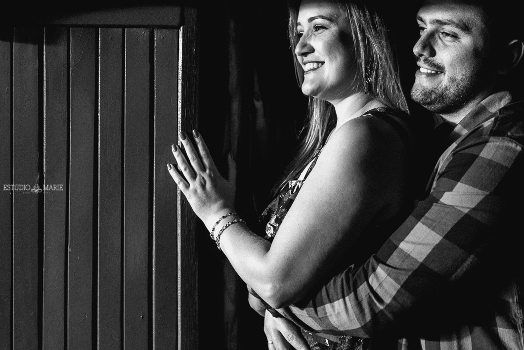 ensaio namoro, pre wedding, ensaio de casal, fotografia externa, ensaio externo, centro historico sao joao del rei mg, fotografia de casamento casando em mg, save the date estudio marie foto e filmes, maria fumaca, ensaio estacao do trem