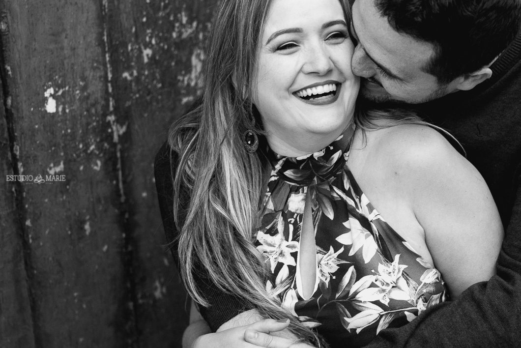 ensaio namoro, pre wedding, ensaio de casal, fotografia externa, ensaio externo, centro historico sao joao del rei mg, fotografia de casamento casando em mg, save the date estudio marie foto e filmes, maria fumaca, ensaio estacao do trem