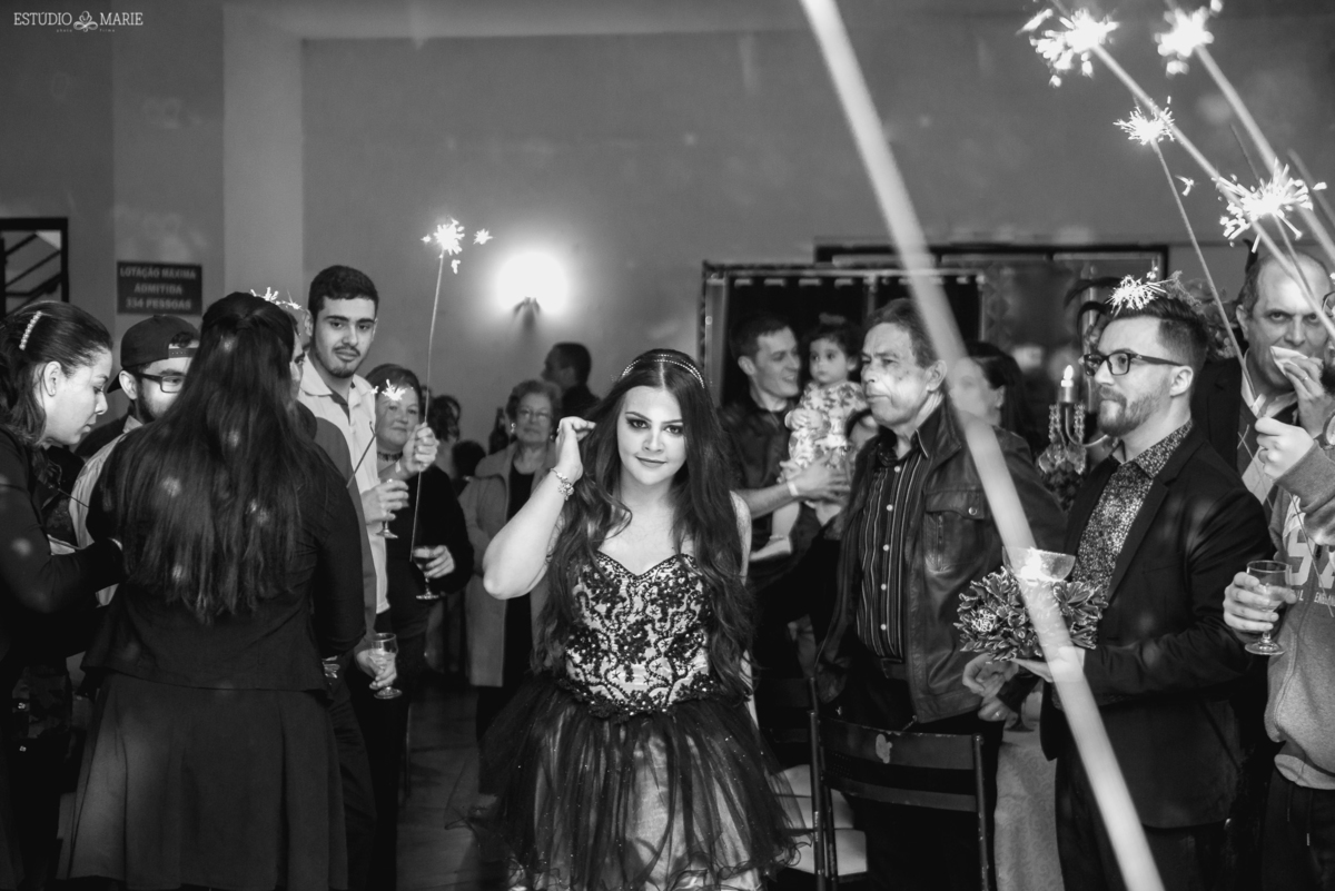 15 anos, festa debutante, decoração requinte, ensaio teen. fotografia de festa. sao joao del rei mg. estudio marie foto e filmes, fotografia de 15 anos, festa de 15 anos, baile debutante, athletic club, gisele paiva make up, baile de mascaras
