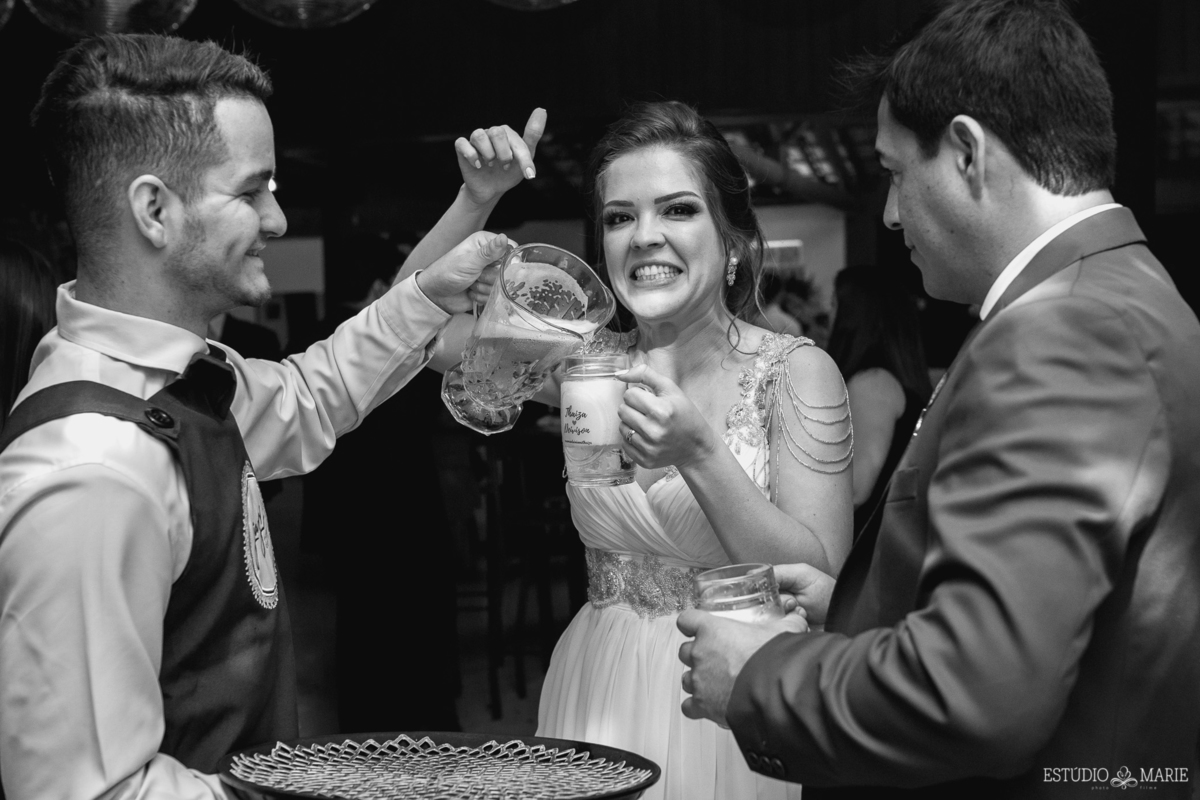 casamento, making noiva, estudio marie foto e filmes, b capelli, sao joao del rei mg, destination wedding, wedding dress, inspiration photographers, casamento do ano, wedding day, espaço festas pombal, casar ao ar livre , casamento entardecer, dj nilo