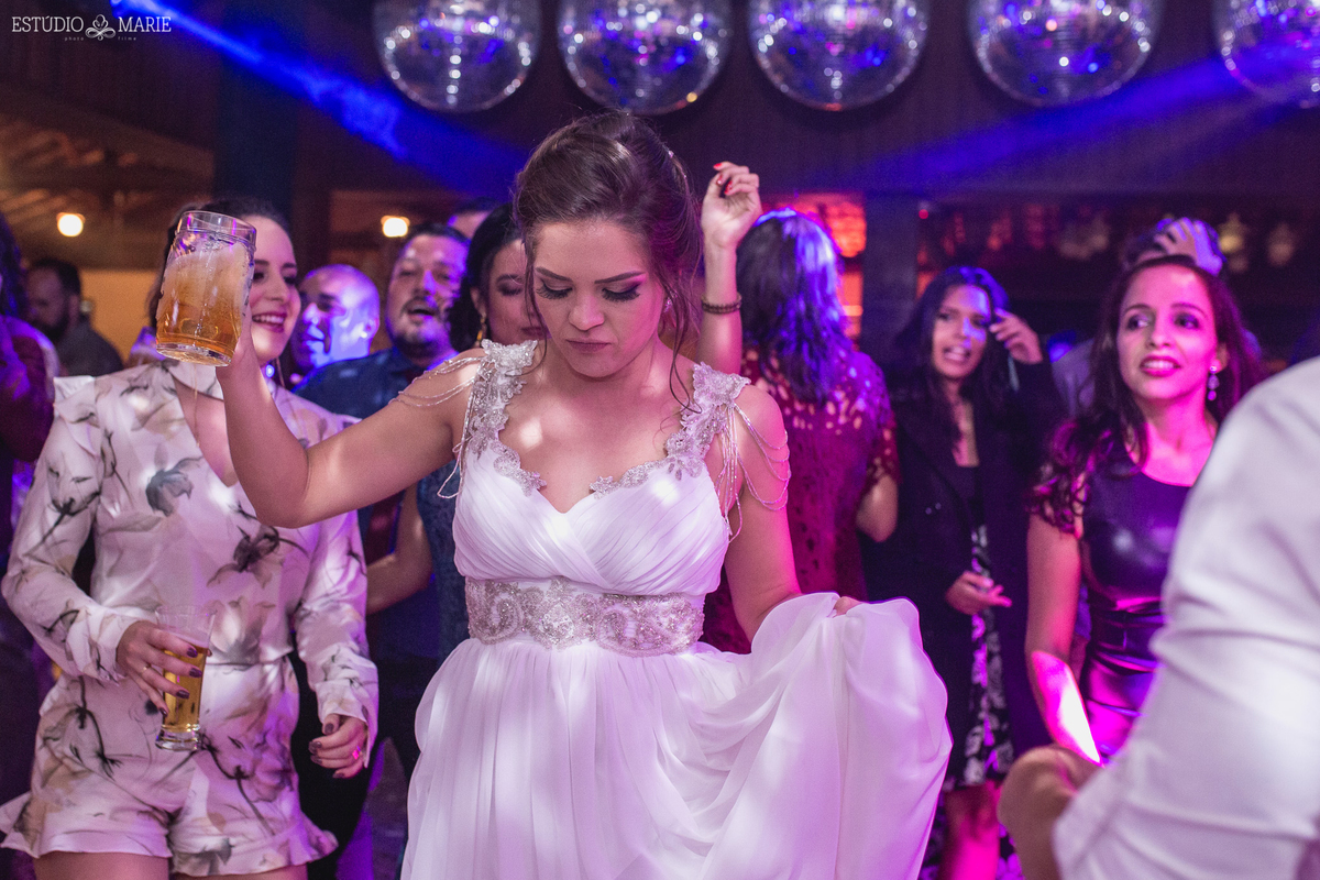 casamento, making noiva, estudio marie foto e filmes, b capelli, sao joao del rei mg, destination wedding, wedding dress, inspiration photographers, casamento do ano, wedding day, espaço festas pombal, casar ao ar livre , casamento entardecer, dj nilo