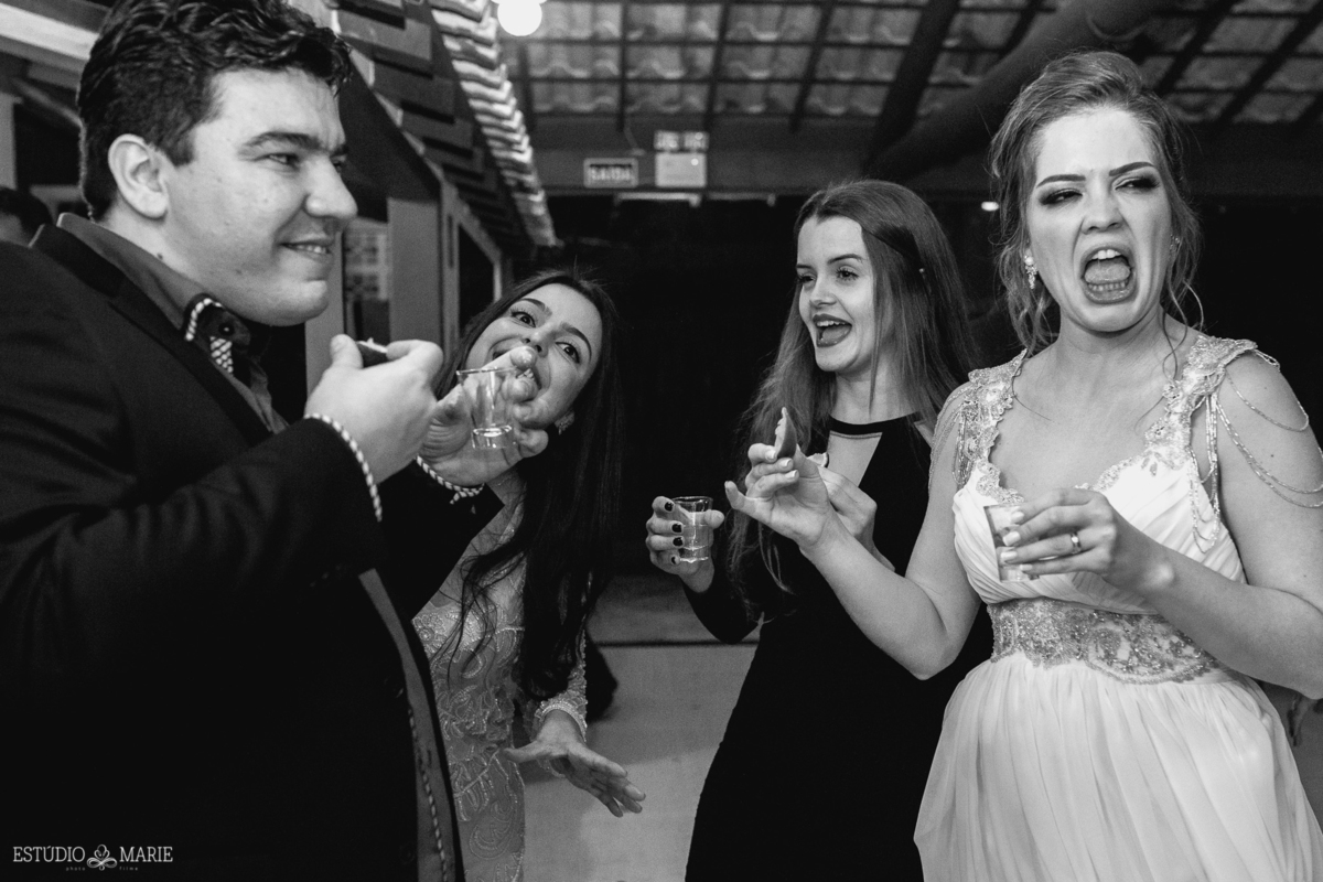 casamento, making noiva, estudio marie foto e filmes, b capelli, sao joao del rei mg, destination wedding, wedding dress, inspiration photographers, casamento do ano, wedding day, espaço festas pombal, casar ao ar livre , casamento entardecer, dj nilo