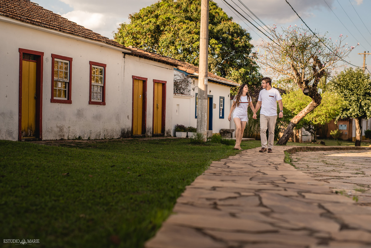ensaio namoro, pre wedding, ensaio de casal, fotografia externa, ensaio externo, fotografia de casamento casando em mg, casamento matriz santo antonio, save the date estudio marie foto e filmes, bichinho mg, casa fonbart