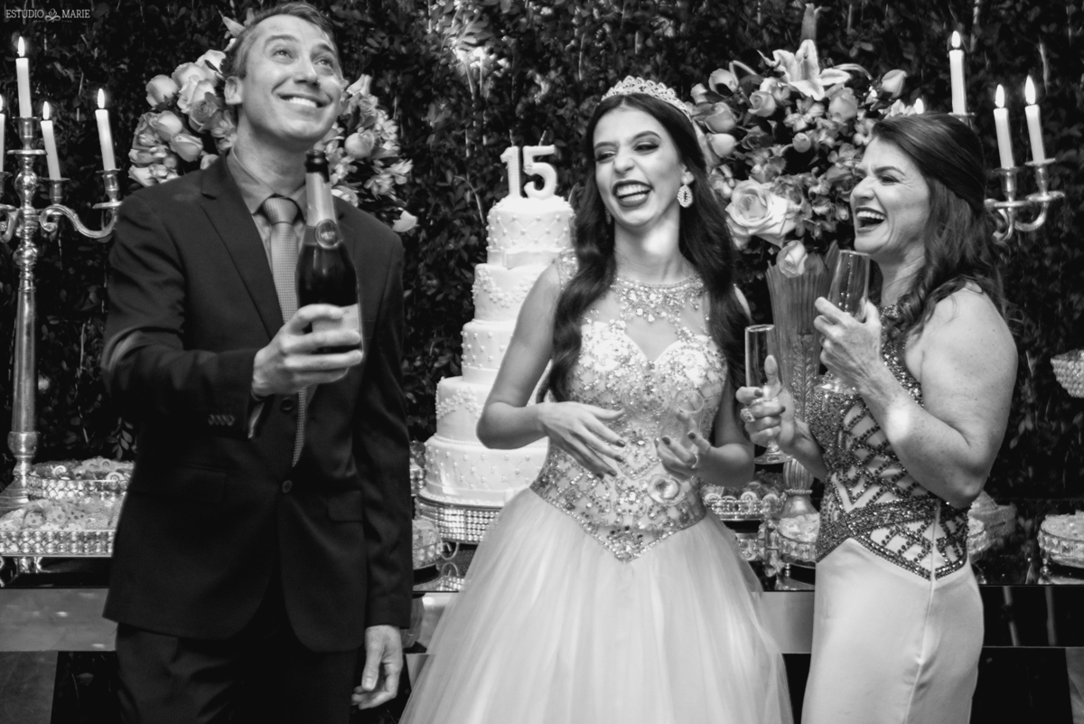 15 anos, festa debutante, decoração festejar, ensaio teen. fotografia de festa. sao joao del rei mg. estudio marie foto e filmes, fotografia de 15 anos, festa de 15 anos, baile debutante, associacao sargentos, blackdrop,dj nilo