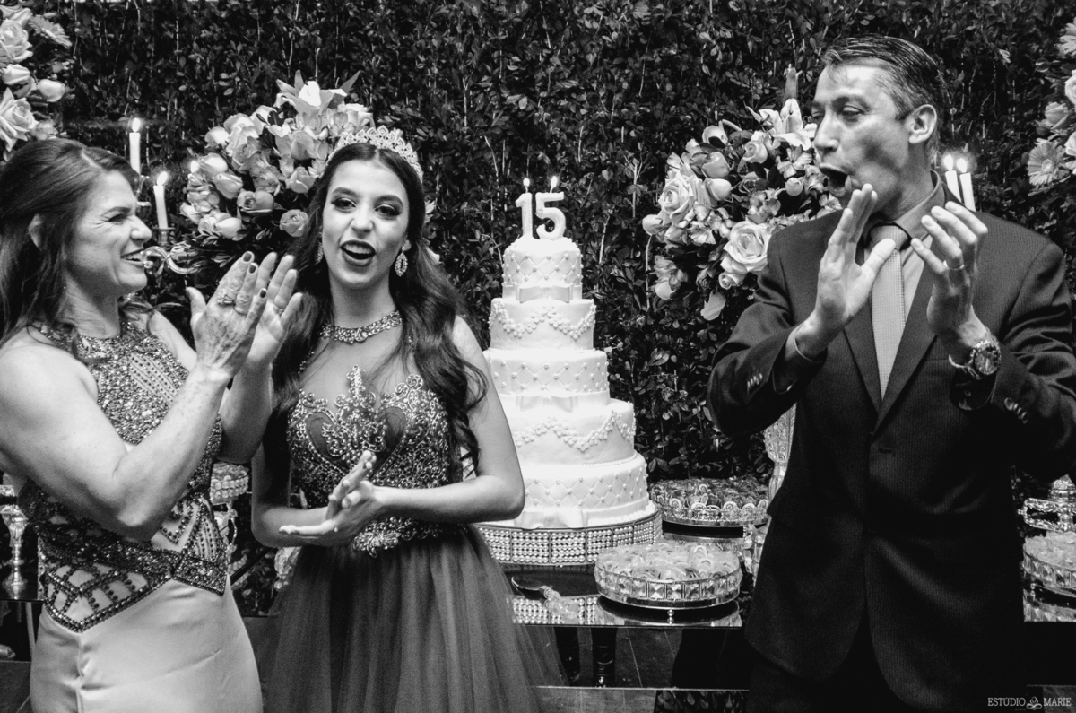 15 anos, festa debutante, decoração festejar, ensaio teen. fotografia de festa. sao joao del rei mg. estudio marie foto e filmes, fotografia de 15 anos, festa de 15 anos, baile debutante, associacao sargentos, blackdrop,dj nilo