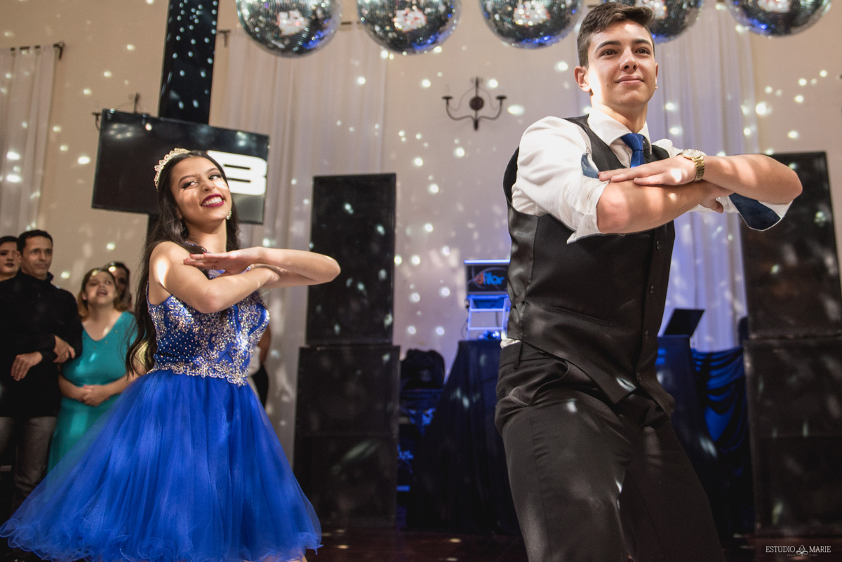 15 anos, festa debutante, decoração festejar, ensaio teen. fotografia de festa. sao joao del rei mg. estudio marie foto e filmes, fotografia de 15 anos, festa de 15 anos, baile debutante, associacao sargentos, blackdrop,dj nilo