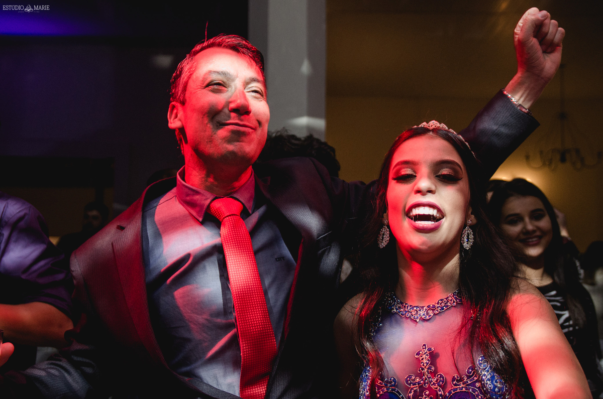 15 anos, festa debutante, decoração festejar, ensaio teen. fotografia de festa. sao joao del rei mg. estudio marie foto e filmes, fotografia de 15 anos, festa de 15 anos, baile debutante, associacao sargentos, blackdrop,dj nilo