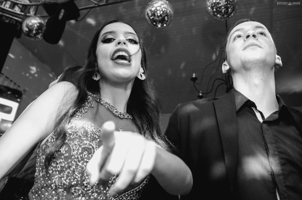 15 anos, festa debutante, decoração festejar, ensaio teen. fotografia de festa. sao joao del rei mg. estudio marie foto e filmes, fotografia de 15 anos, festa de 15 anos, baile debutante, associacao sargentos, blackdrop,dj nilo