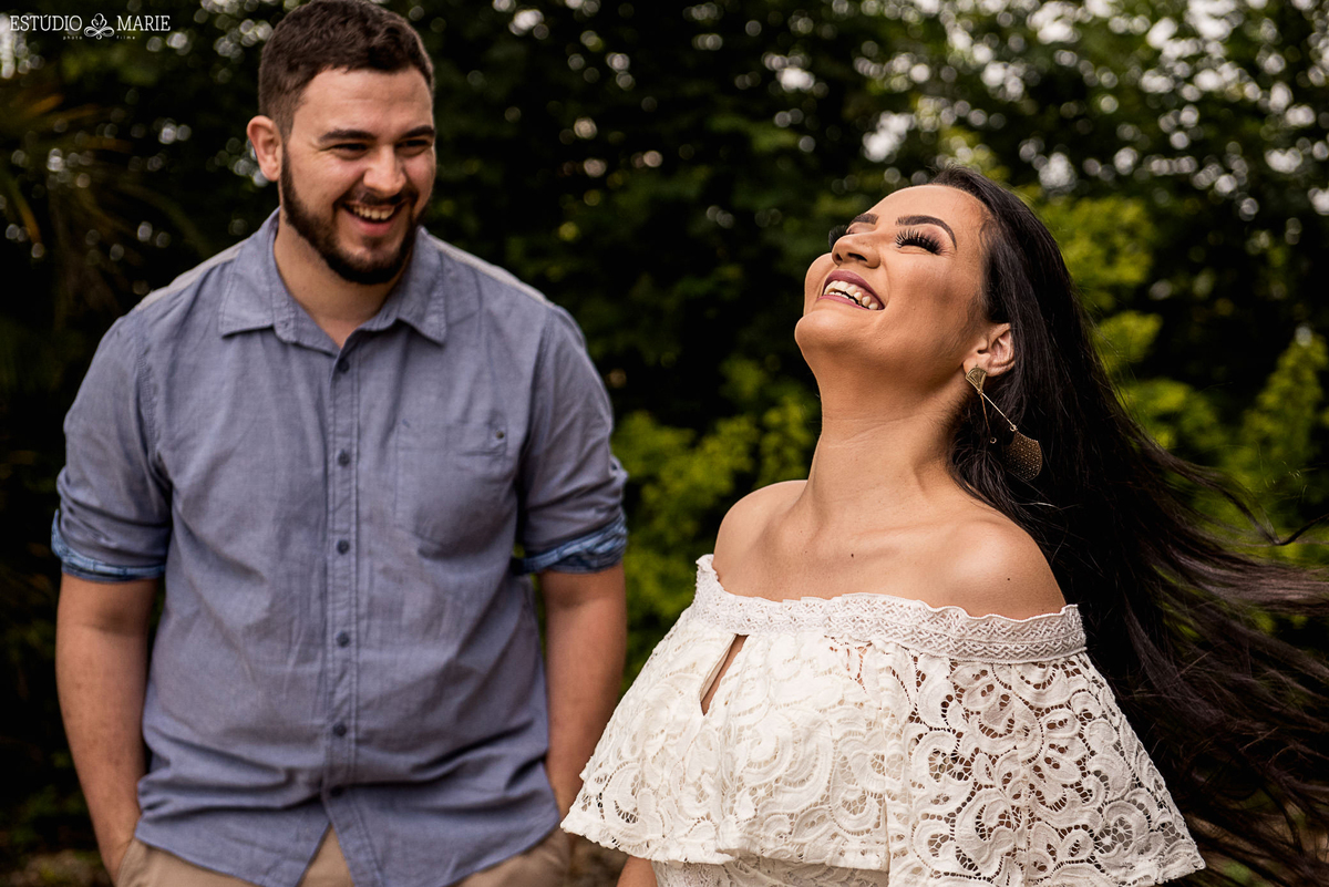 ensaio namoro, pre wedding, ensaio de casal, fotografia externa, ensaio externo, fotografia de casamento casando em mg, casamento igreja do carmo, save the date estudio marie foto e filmes, paço do lavradio pousada, make bela, casando na chuva