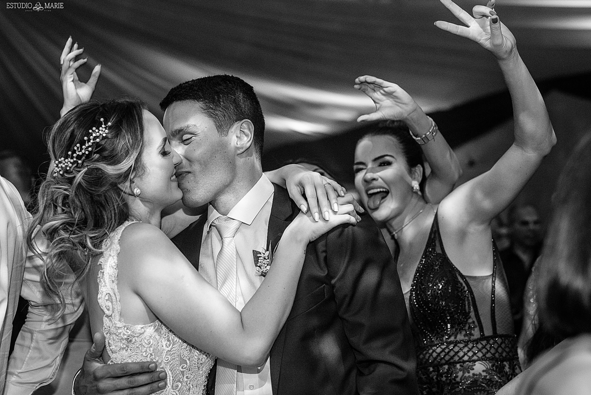 make edu nepomuceno, joao calazans estilista, guybuffet, casamento igreja do carmo, destination wedding, dj celio negrao, wedding ideas, casamento a noite, vestido sob medida, festa de casamento, casando em mg, estudio marie foto e filmes, wedding dream