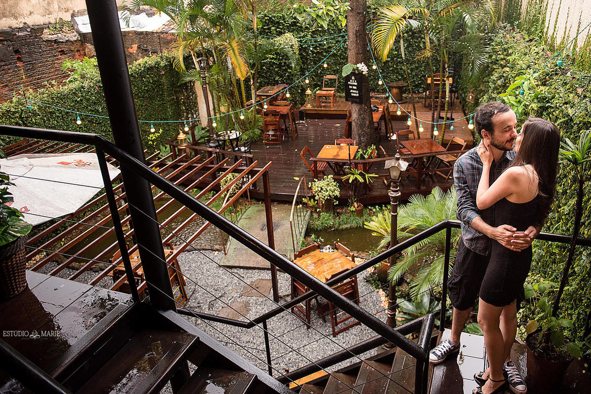 ensaio namoro, pre wedding, ensaio de casal, fotografia externa, ensaio externo, centro historico sao joao del rei , casando em mg  estudio marie foto e filmes, ensaio cafeteria, kong food bar,ensaio fotografico em bar,ensaio buteco