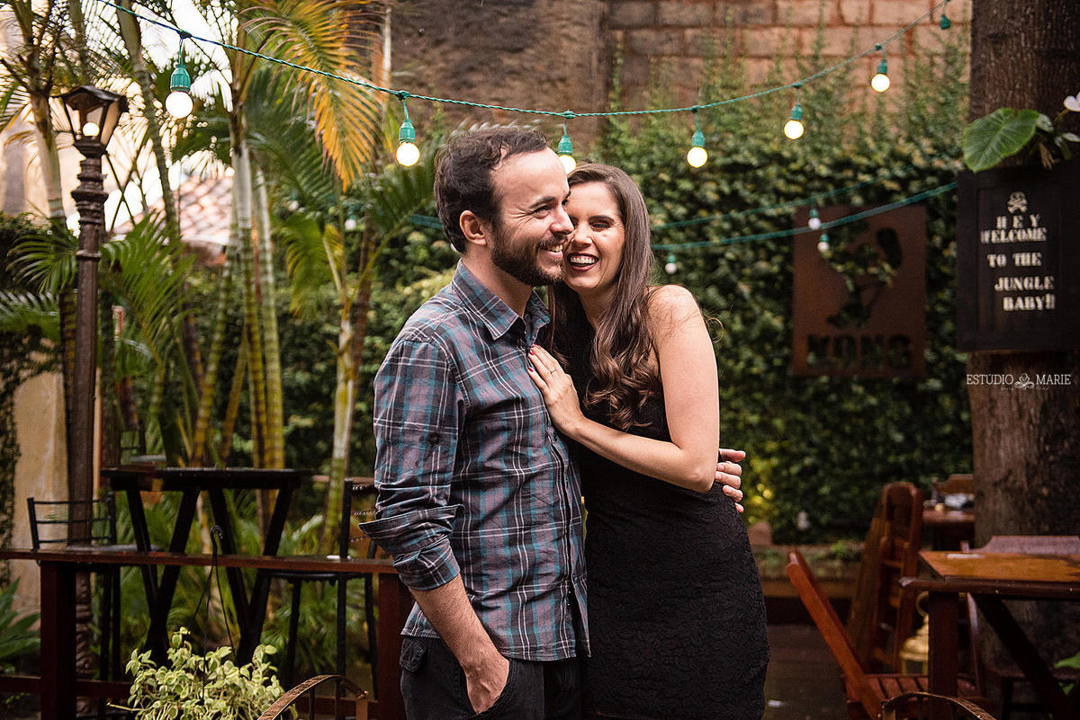 ensaio namoro, pre wedding, ensaio de casal, fotografia externa, ensaio externo, centro historico sao joao del rei , casando em mg  estudio marie foto e filmes, ensaio cafeteria, kong food bar,ensaio fotografico em bar,ensaio buteco