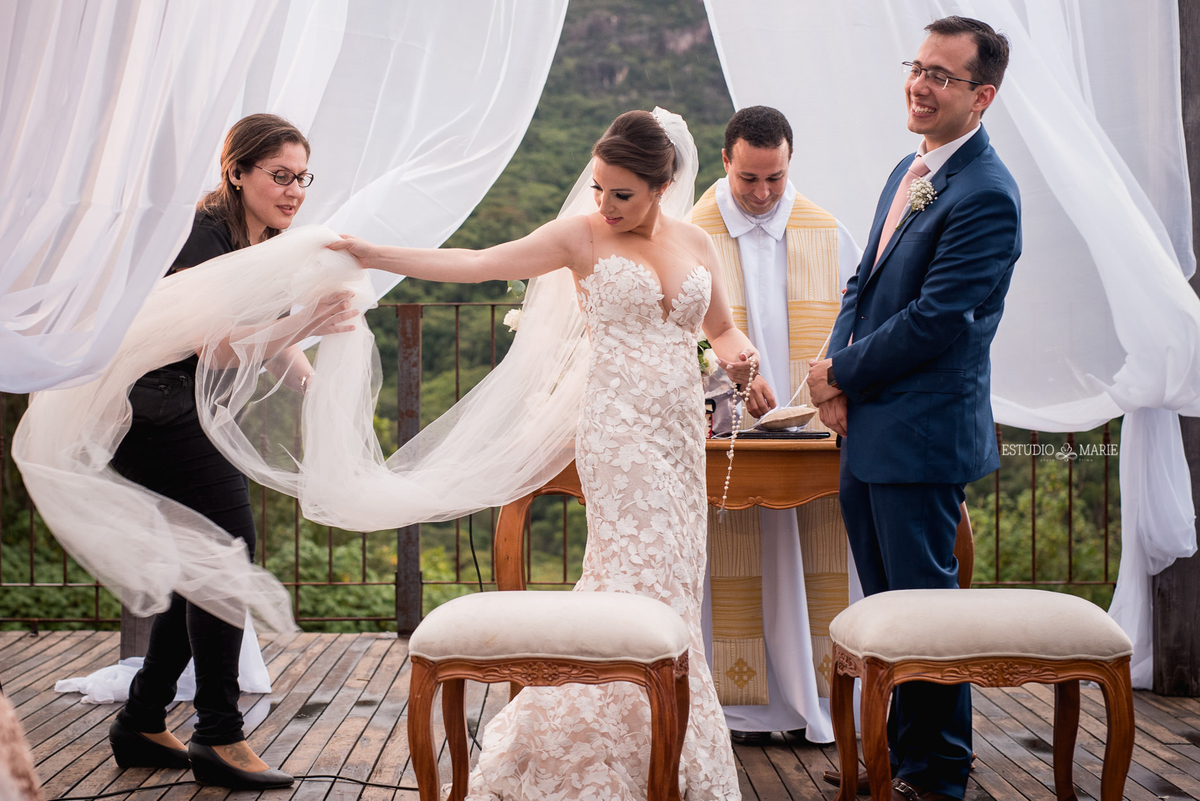 destination wedding,  wedding dress, inspiration photographers, casamento do ano, wedding day, vestido rosa clará, pousada brisa da serra, buffet cecilia resgalla, patricia noivas e festas, rewuinte festas, pug, cachorro em casamento