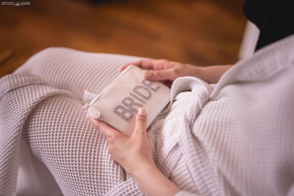 destination wedding,  wedding dress, inspiration photographers, casamento do ano, wedding day, vestido rosa clará, pousada brisa da serra, buffet cecilia resgalla, patricia noivas e festas, rewuinte festas, pug, cachorro em casamento