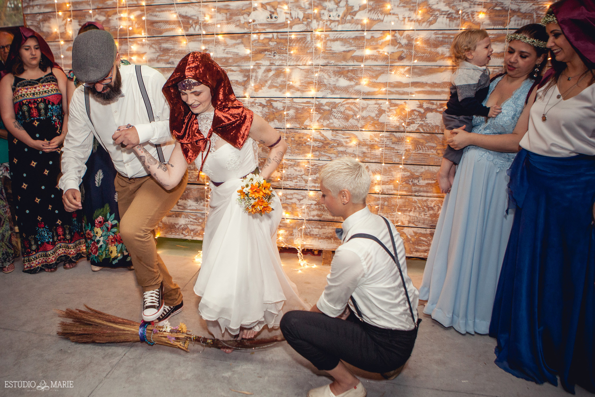 wedding, destination wedding, casamento de dia, casamento externo, reserva cachoeira cala boca, casando em minas gerais, casamento bruxo, casamento maçônico, casamento DIY, noiva tatuada, noivo com barba