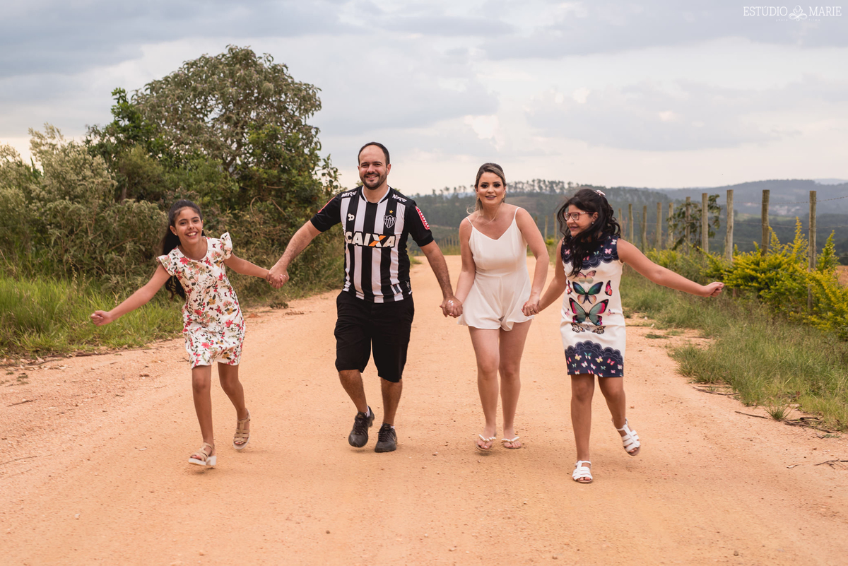 ensaio de namoro pré casamento pré wedding, tiradentes mg, bichinho, prados, ensaio em plantação, casamento em mg, casando em mg, ensaio fotografico entardecer, e-session,dani silva makeup , serra de tiradentes,  engengement session,save the date