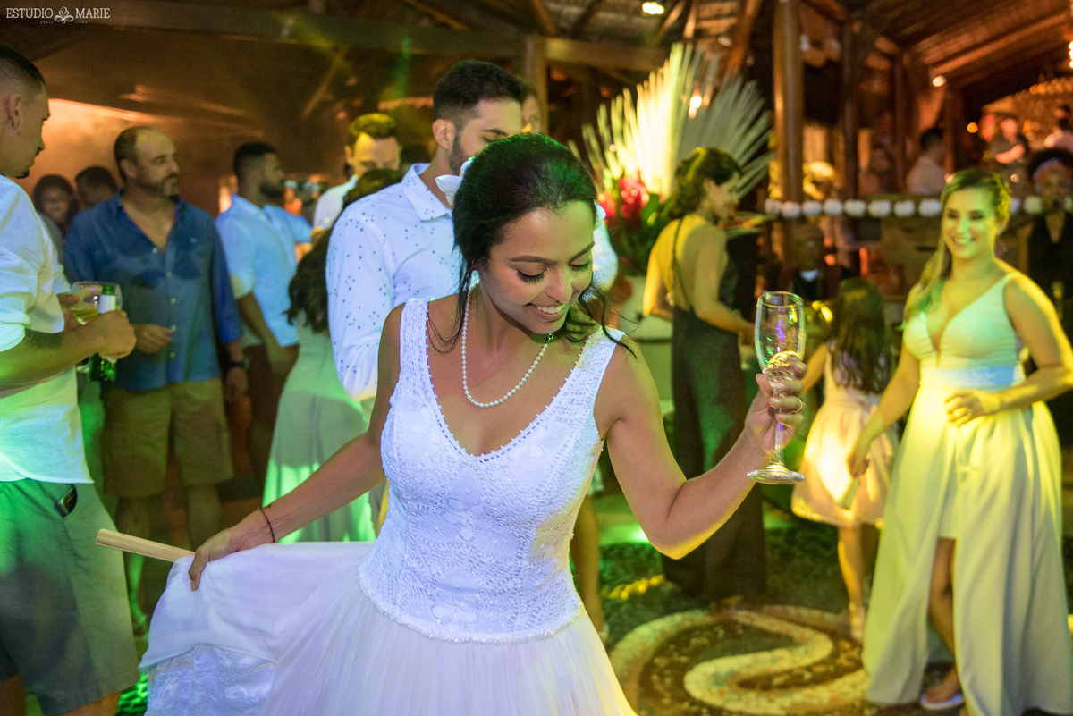 destination wedding,  wedding dress, inspiration photographers, casamento do ano, wedding day, casando na praia, casamento na praia, hotel quinta do ouro, haus bier, mini wedding,edu nepomuceno, arraial da ajuda, casamento bahia, casamento trancoso