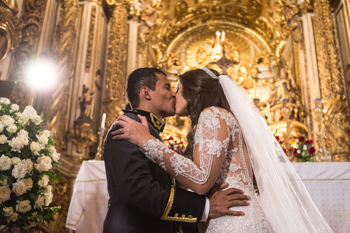 destination wedding,  wedding dress, inspiration photographers, casamento do ano, wedding day, ,igreja matriz santo antonio, casa fonbart, make bela, wedding ideas, casando em tiradentes, vestido de noiva, casamento igreja historica, madrinhas iguais 
