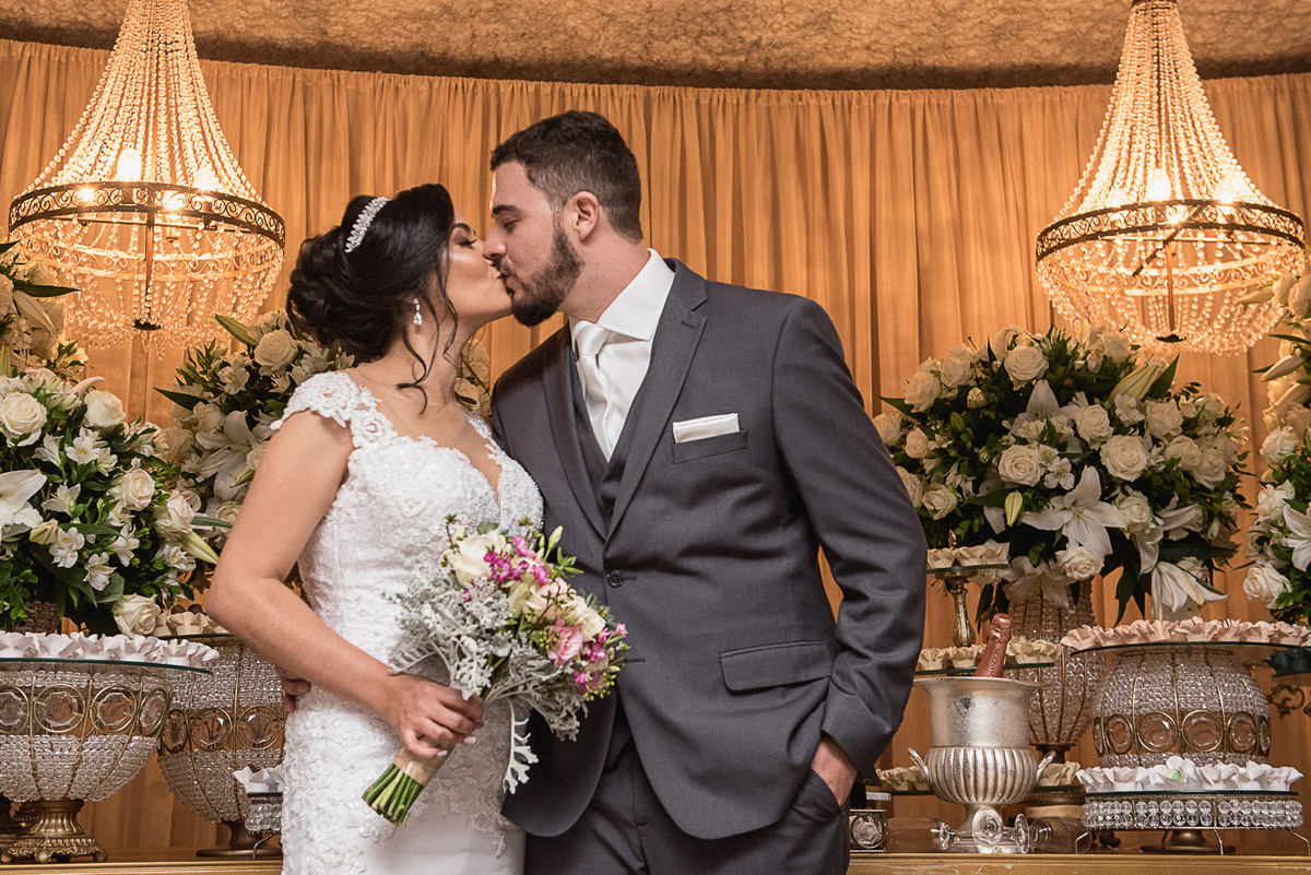 make bela,vestido de noiva giulliano oliva, guybuffet, casamento igreja do carmo, destination wedding, dj nilo jf, wedding ideas, casamento a noite, vestido sob medida, festa de casamento, casando em mg, vestidos madrinhas azul tiffany, wedding dream,