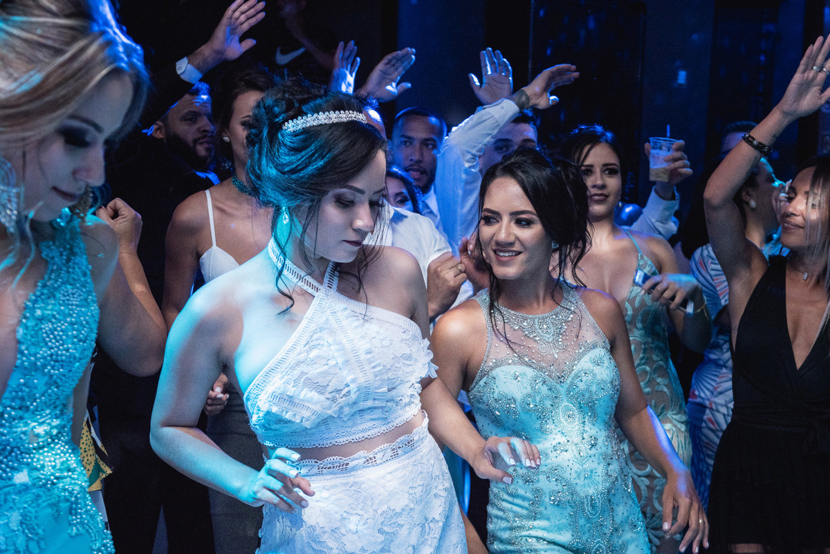 make bela,vestido de noiva giulliano oliva, guybuffet, casamento igreja do carmo, destination wedding, dj nilo jf, wedding ideas, casamento a noite, vestido sob medida, festa de casamento, casando em mg, vestidos madrinhas azul tiffany, wedding dream,