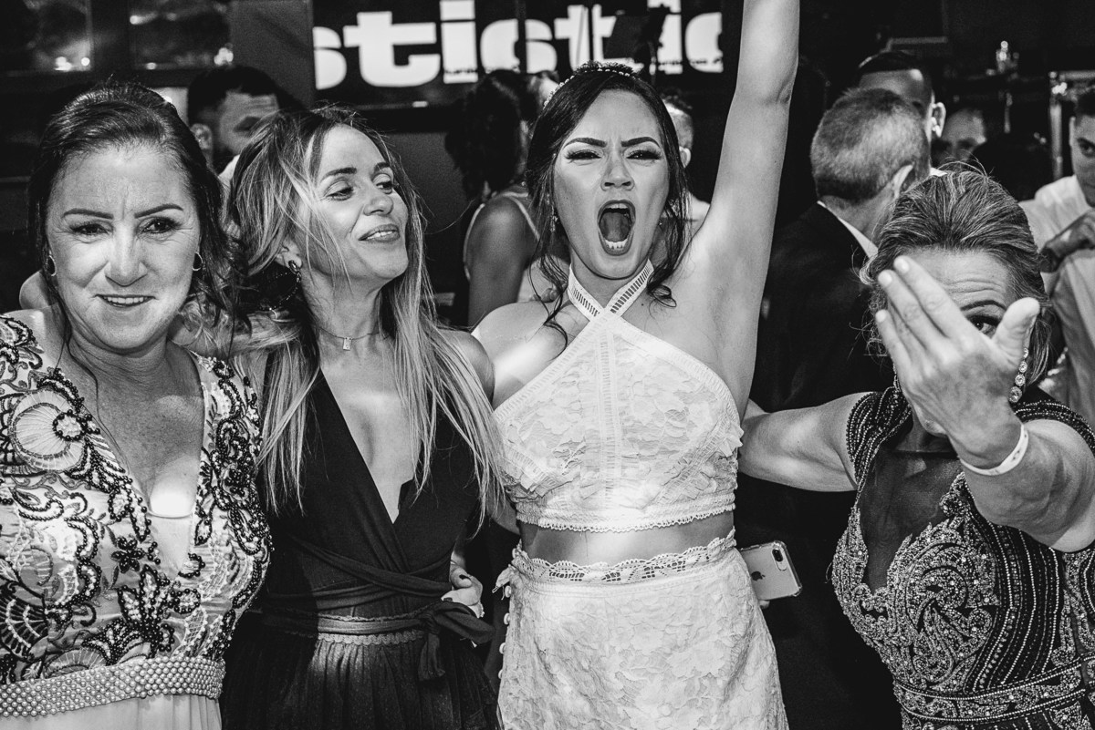 make bela,vestido de noiva giulliano oliva, guybuffet, casamento igreja do carmo, destination wedding, dj nilo jf, wedding ideas, casamento a noite, vestido sob medida, festa de casamento, casando em mg, vestidos madrinhas azul tiffany, wedding dream,